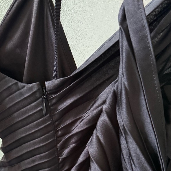 A.L.C. Aries Satin Pleated Maxi Dress Black Sz 6 - Picture 6 of 9
